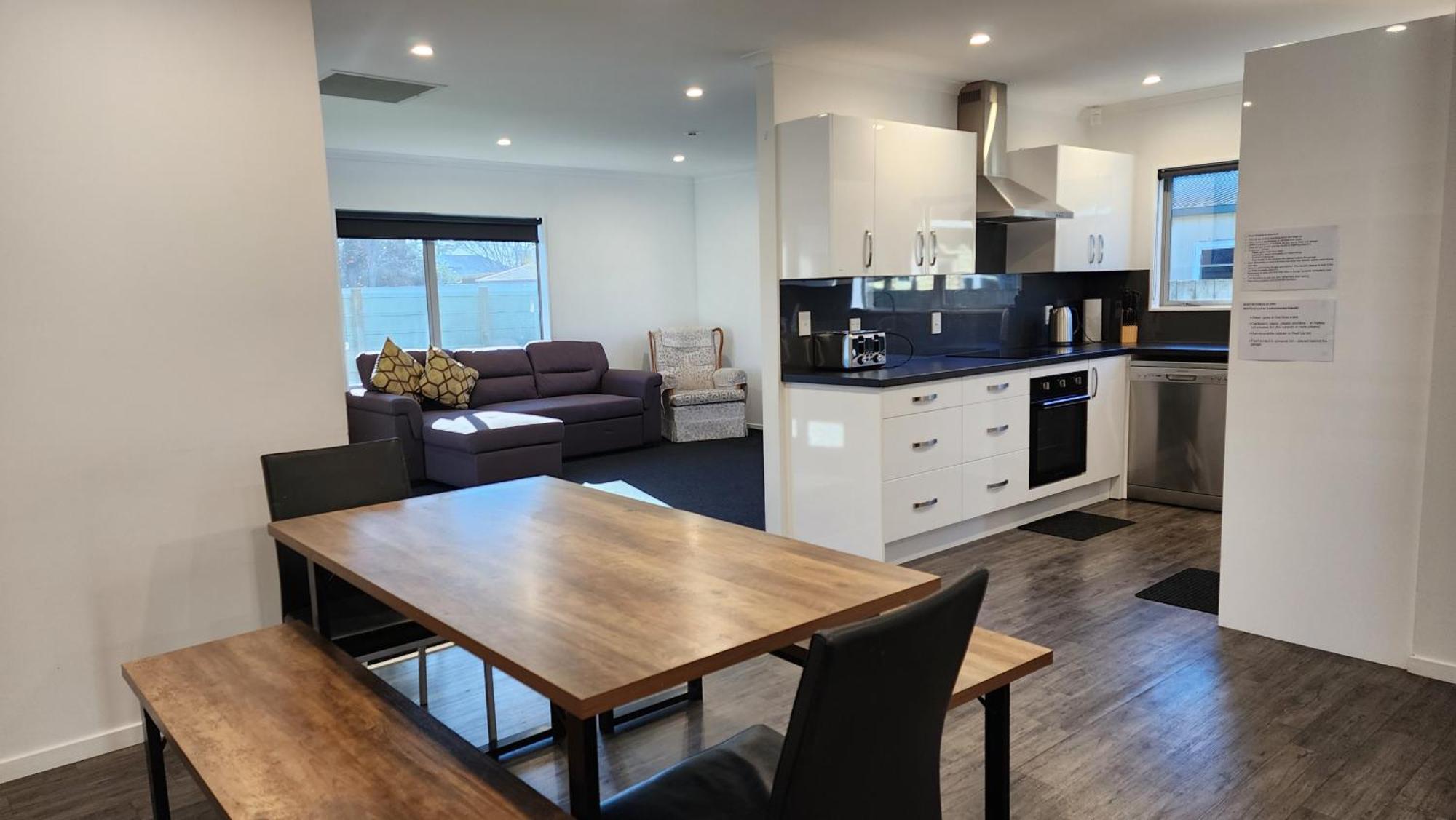 Oaktree Entire Holiday Home, Sleeps 8 To12 ロトルア エクステリア 写真