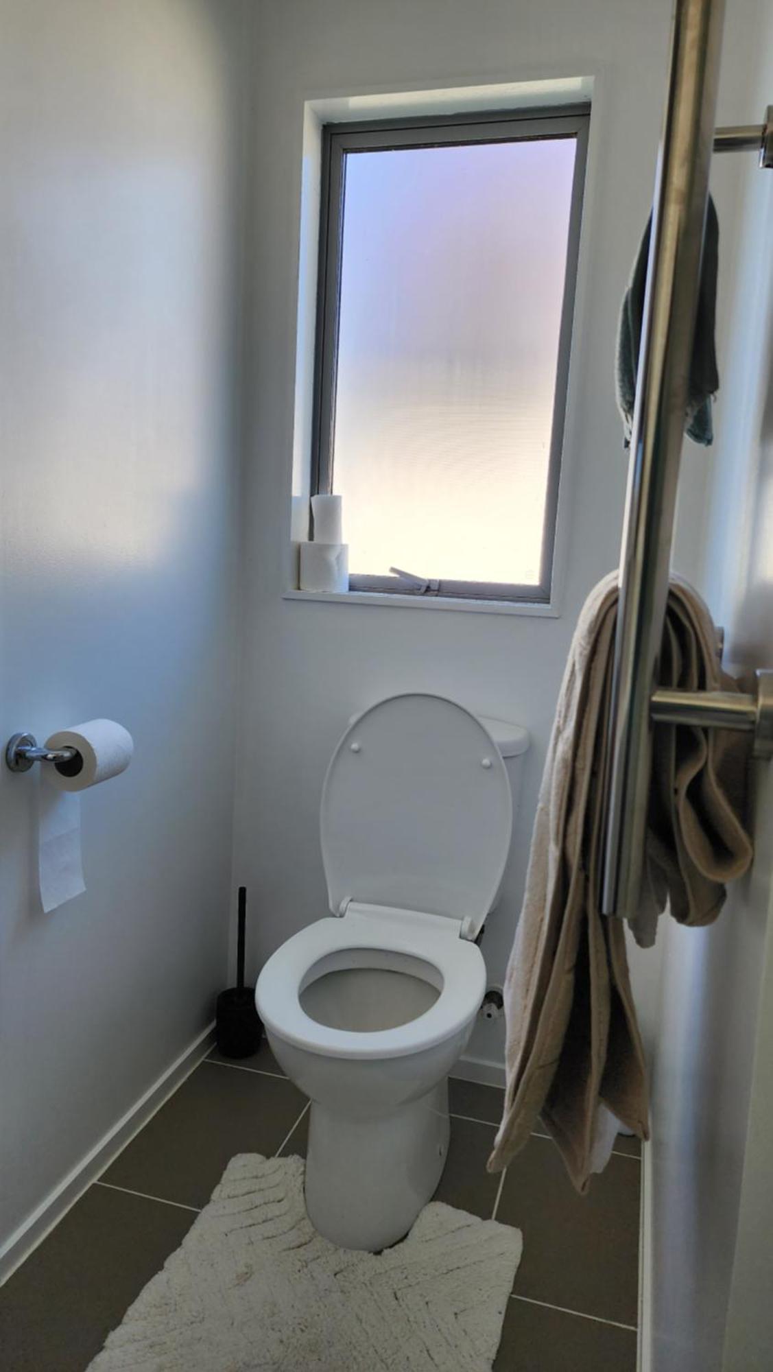 Oaktree Entire Holiday Home, Sleeps 8 To12 ロトルア エクステリア 写真