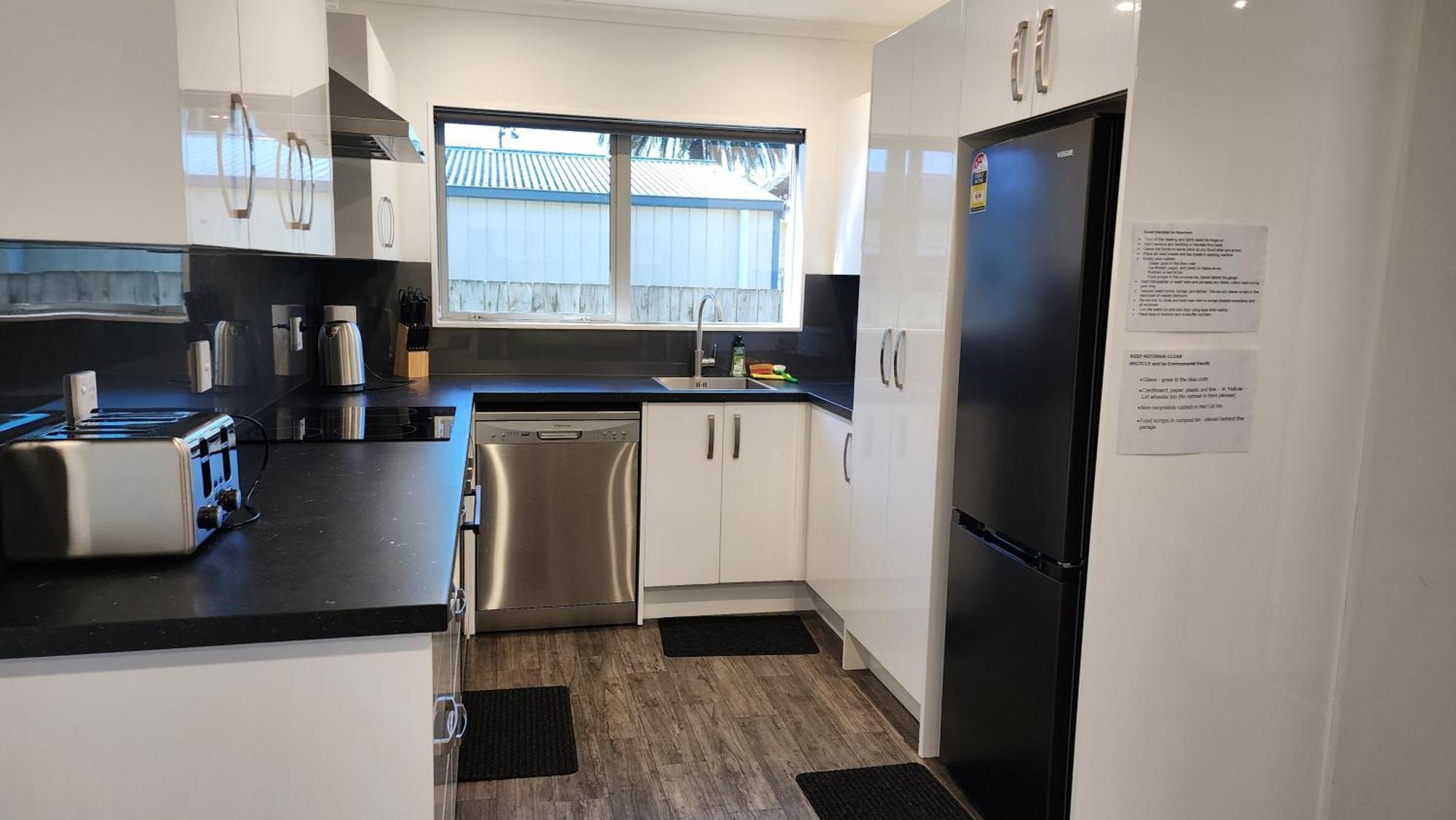 Oaktree Entire Holiday Home, Sleeps 8 To12 ロトルア エクステリア 写真
