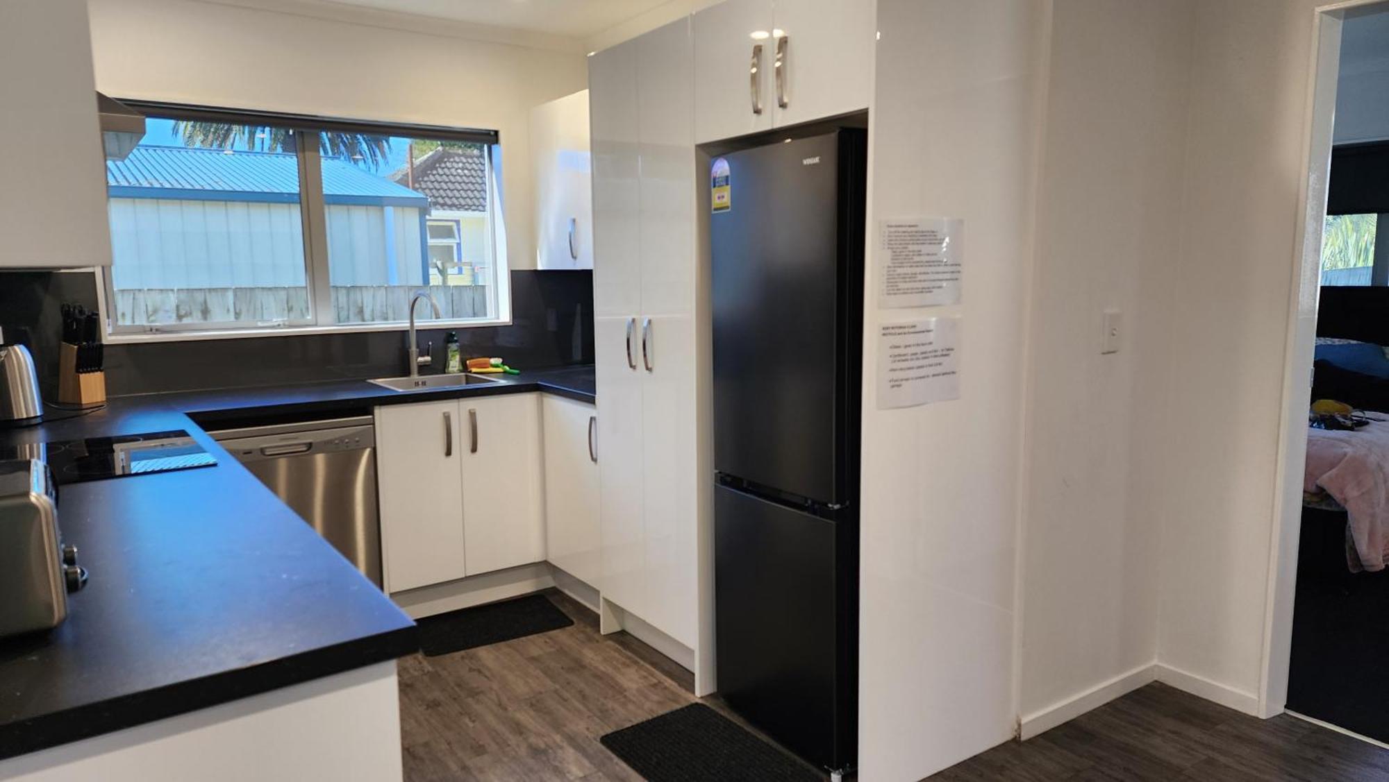Oaktree Entire Holiday Home, Sleeps 8 To12 ロトルア エクステリア 写真