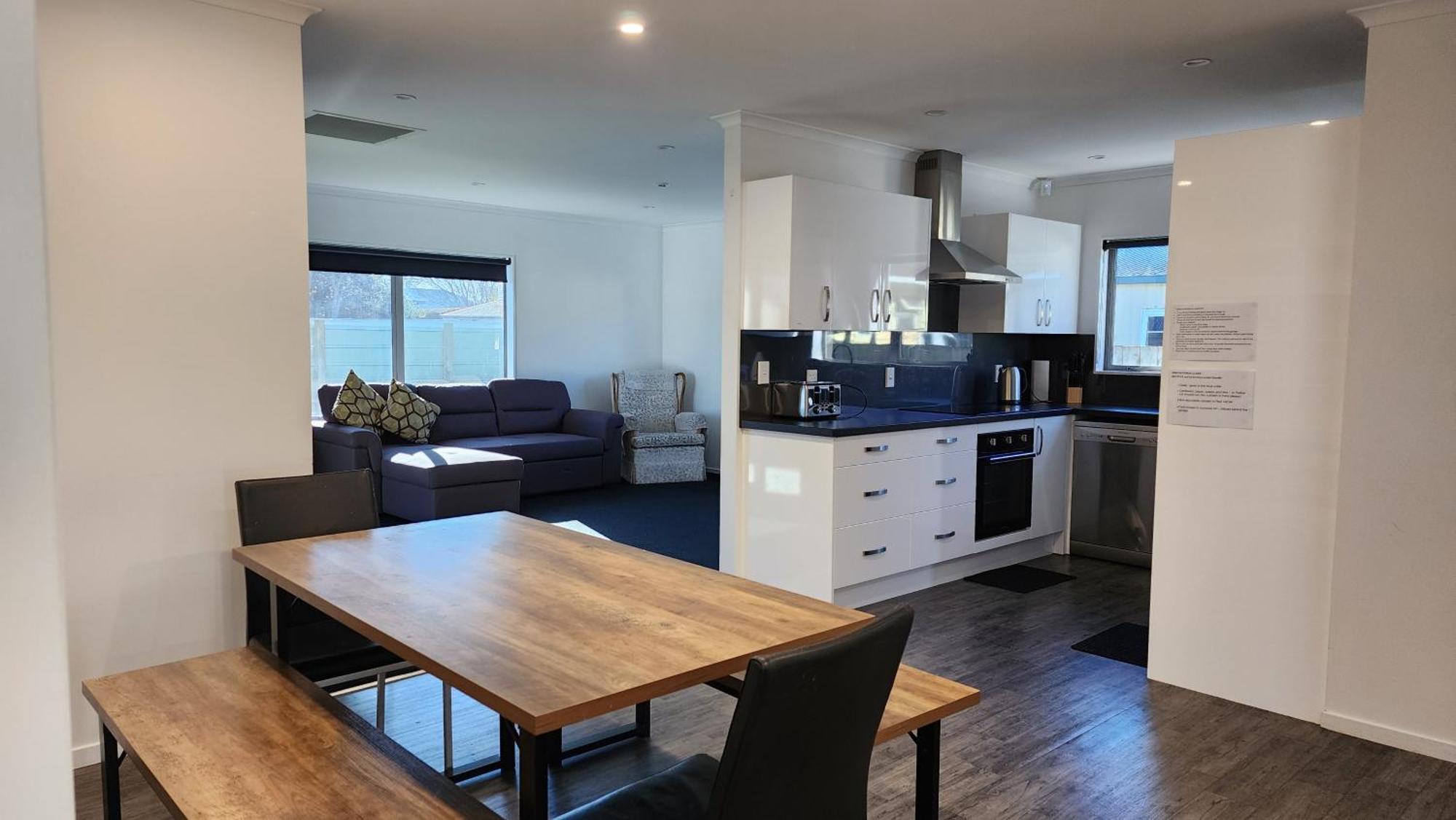 Oaktree Entire Holiday Home, Sleeps 8 To12 ロトルア エクステリア 写真