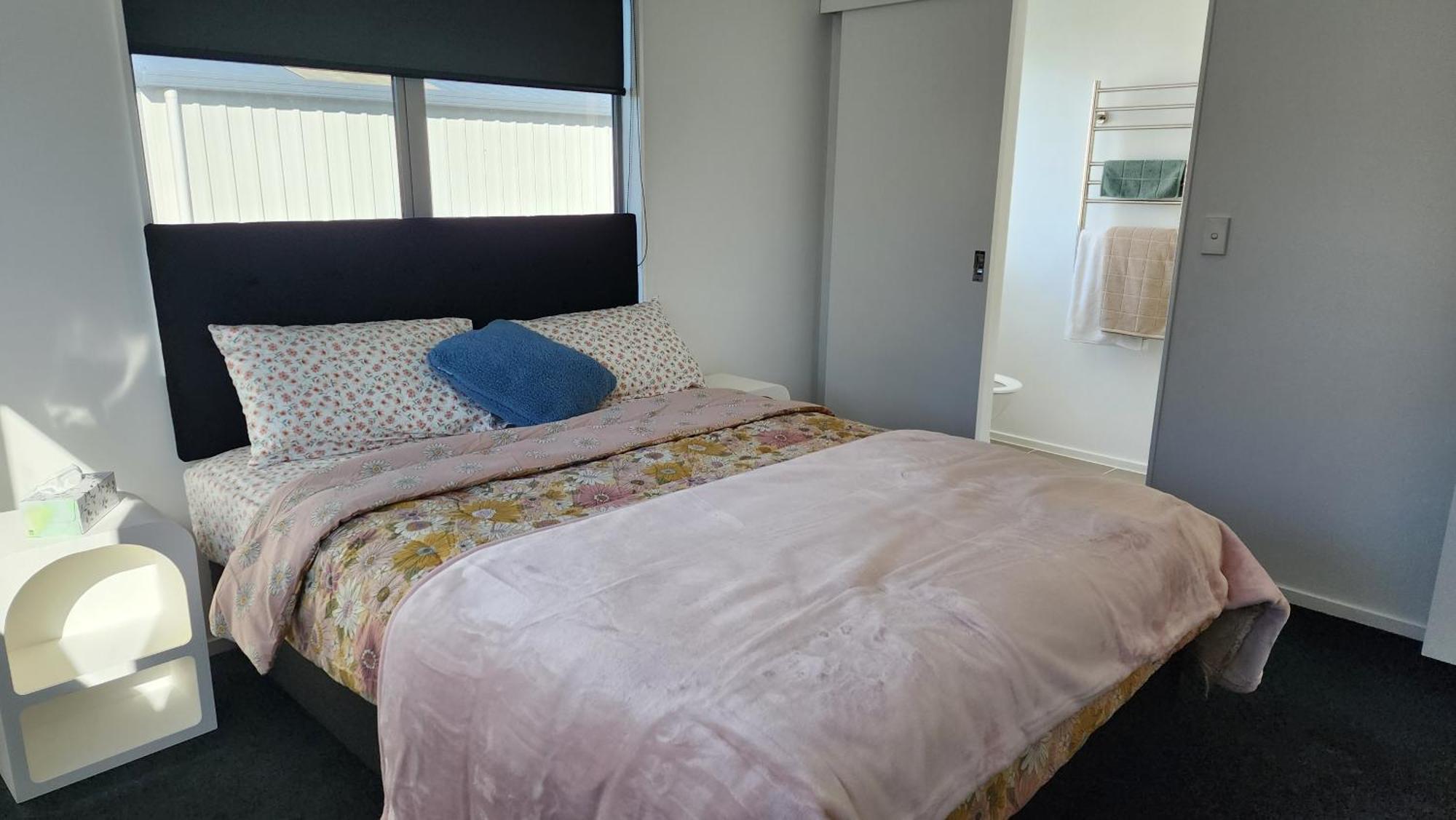 Oaktree Entire Holiday Home, Sleeps 8 To12 ロトルア エクステリア 写真